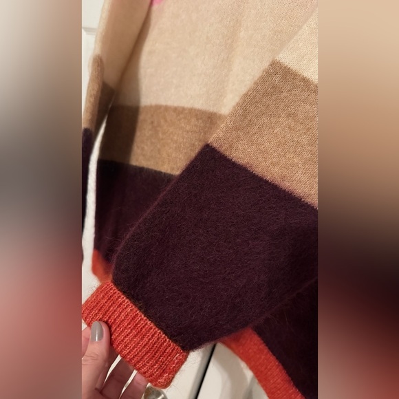 H&M Sweater - Picture 8 of 9